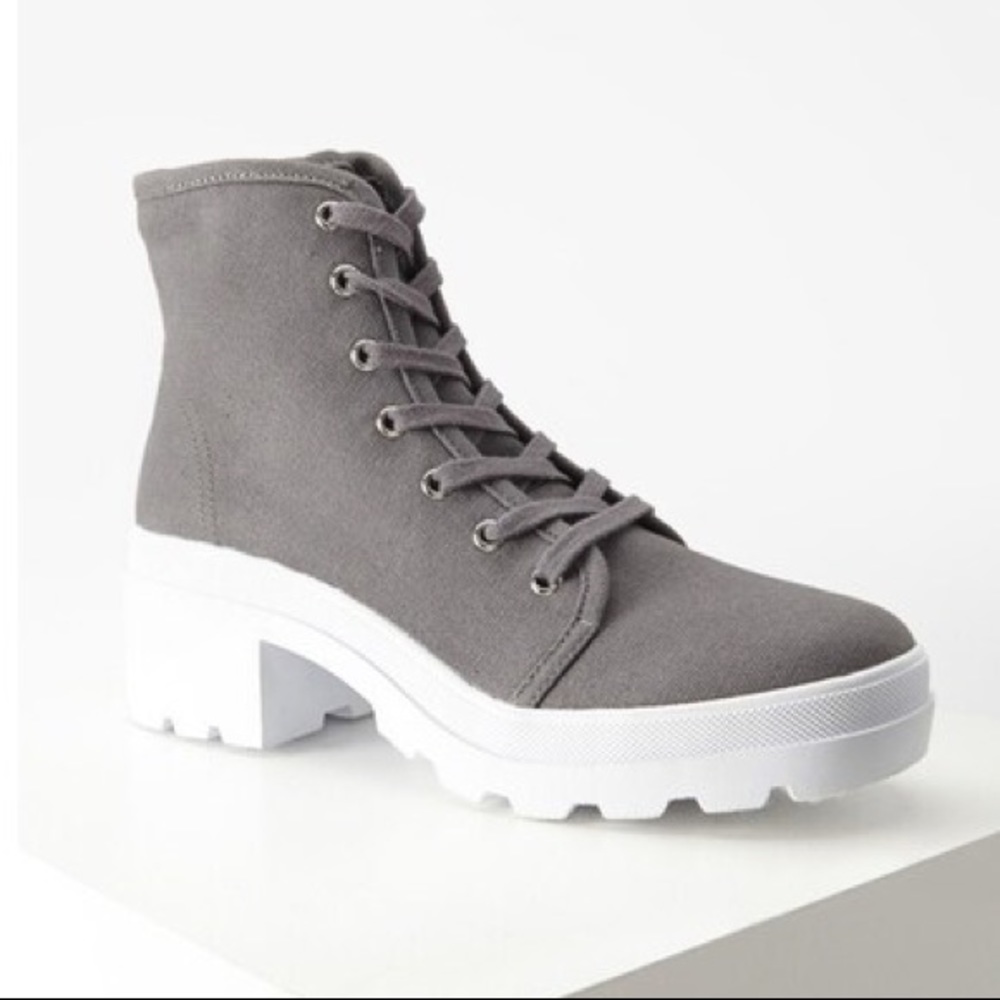 Gray canvas platform lace up chunky sneakers boots